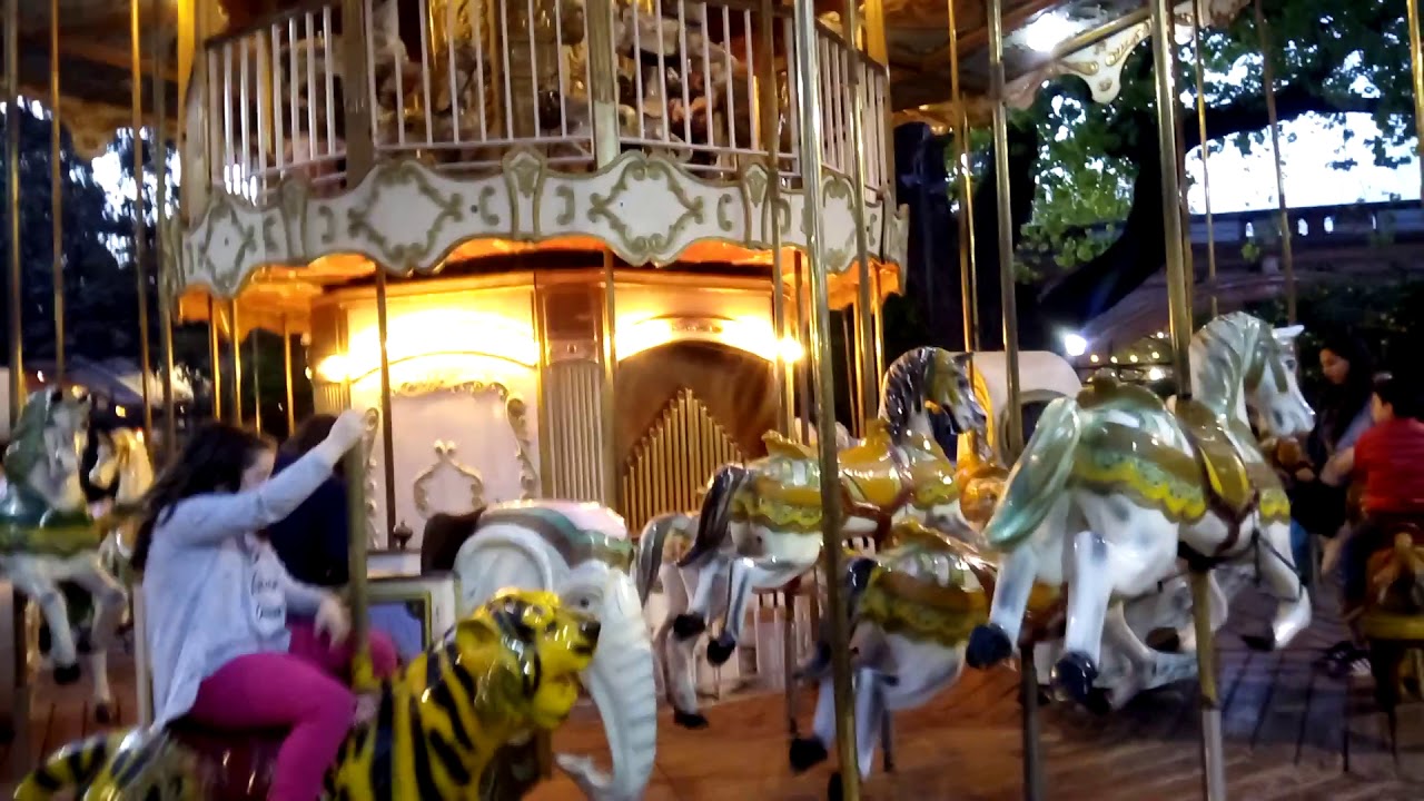 Carrusel Calesita más popular de la ciudad de Buenos Aires Argentina zona Palermo