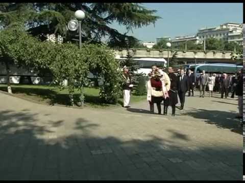 გმირთა მემორიალის გვირგვინით შემკობის ცერემონია