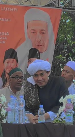 AlHabib Lutfi bersama Abuya K.H Muhyiddin AQ Assyfa