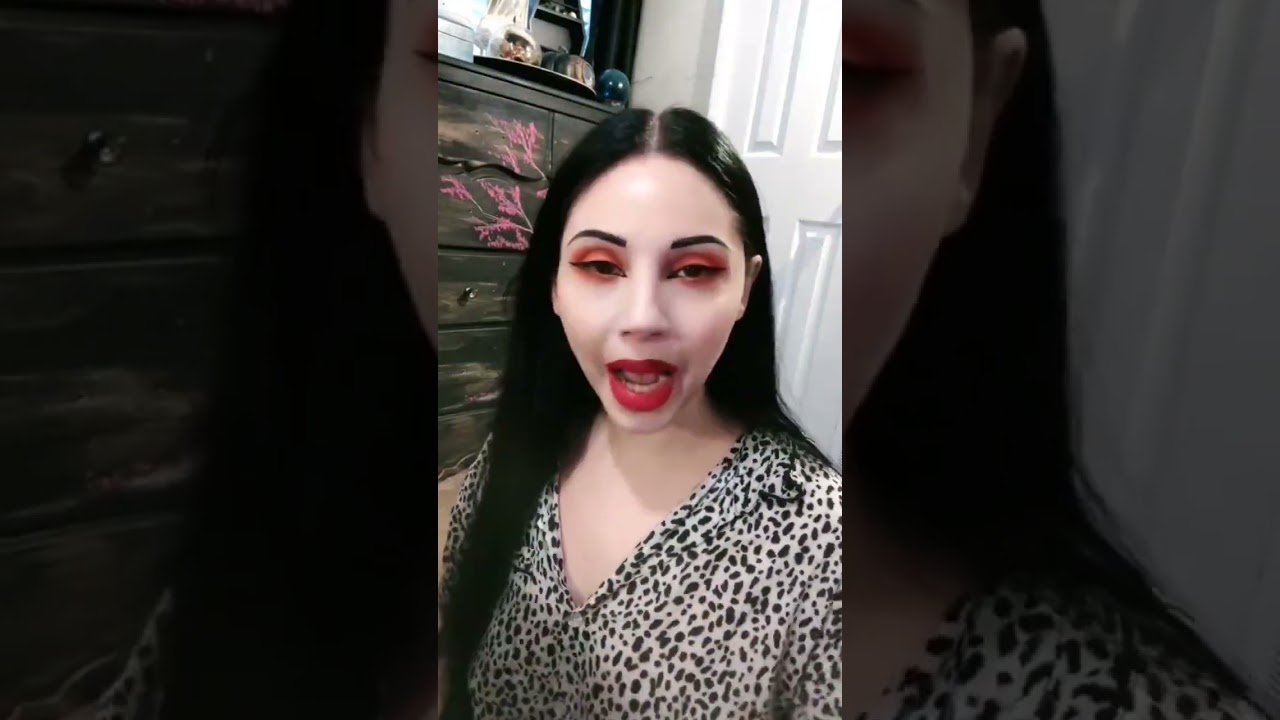 Как готы получили черную помаду в 90-х?