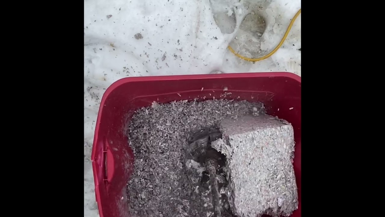 Insulation - Fluffing bagged cellulose