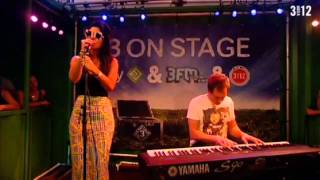 (HD) Marina and the Diamonds - I Am Not A Robot (3onStage Acoustic Set 21-08-2010) 3