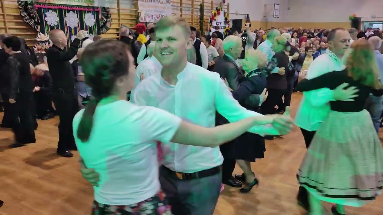 16 listopada 2025 Ruszyły Tańce w ODRZYWOLE Lider Kapeli STĄPORKOWSKIEJ ostro  ZAHULAŁ 