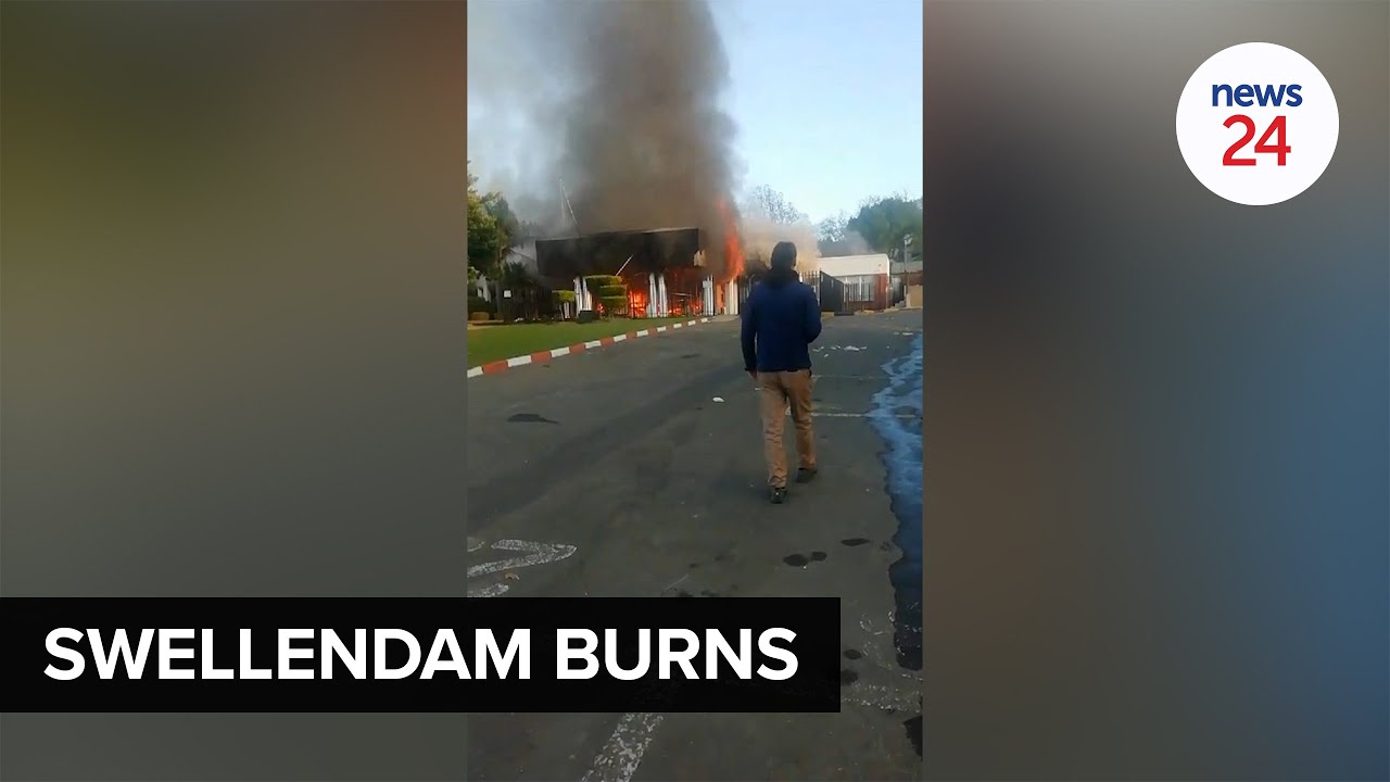 WATCH | Angry residents burn down Swellendam municipal offices during service delivery protest