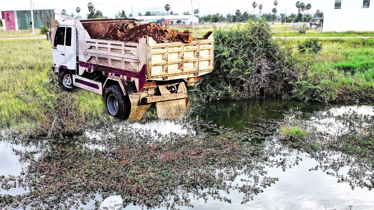 First Start New Project!! Activities of the 5-ton trucks pour soil & pushing soil by Dozer D20P