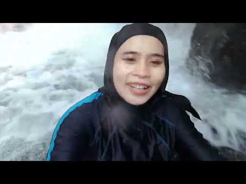Mandi di sungai curug cipamingkis dinginnya pake banget