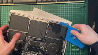 How to Replace the Battery on a MacBook Pro 13" 2017 (A1708)