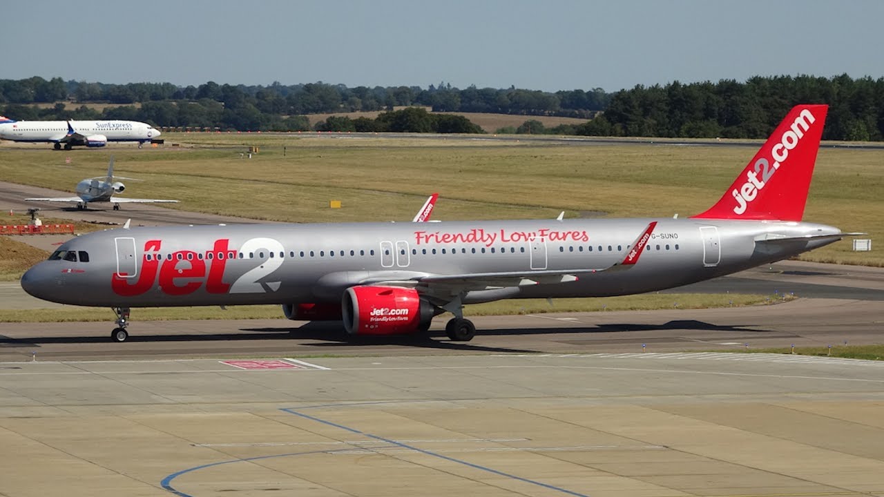 16 DEMANDING LANDINGS & TAKEOFFS ON WINDY RWY 25 | London Luton Airport Plane Spotting | LTN (4K)