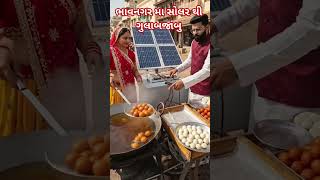 Gujrati couple made solar cooking system