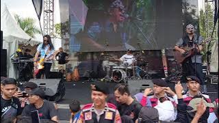 3 PEMUDA BERBAHAYA CINTA SABUN MANDI KOLAM SUSU, INI RINDU, BUJANGAN