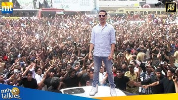 Akshay Kumar’s CRAZY FANS in Delhi