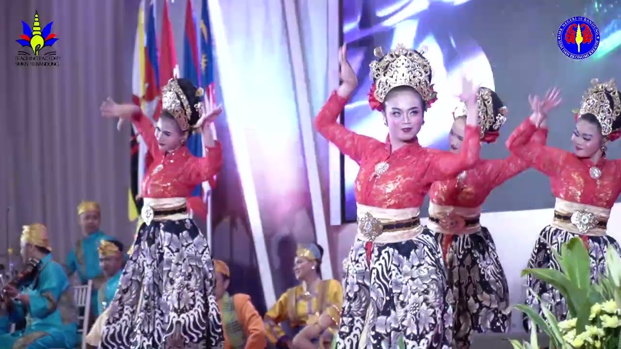 PENAMPILAN TEFA SMKN 10 BANDUNG PADA OPENING ECCE ASEAN