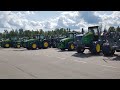 Везу сельхоз технику John Deere.