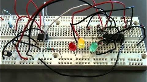 LED Traffic light created with LM555 and CD4017