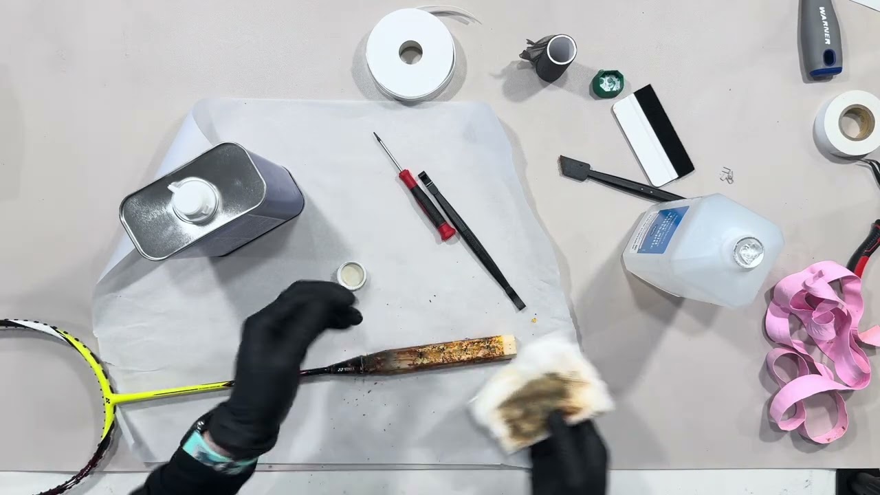 Gripping my Yonex Arcsaber Z-Slash (3UG5) - YouTube