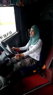 Awek cun bawa bas ekspres