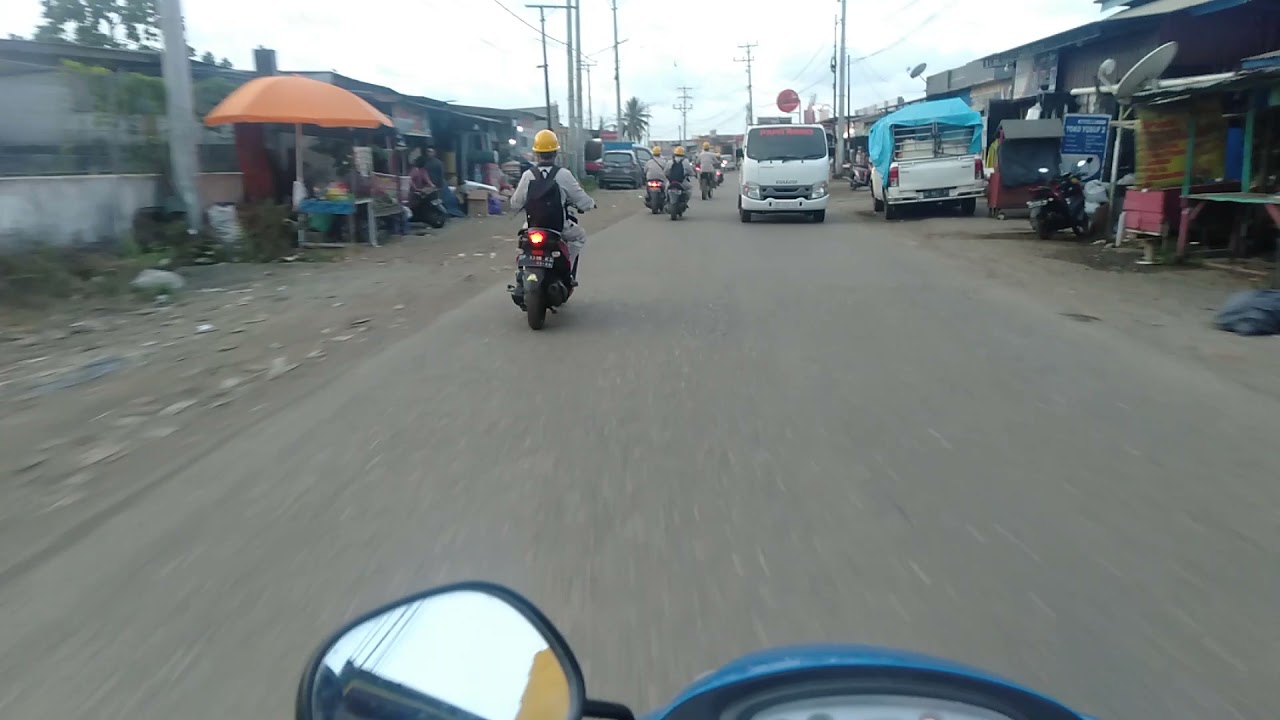 SATU MENIT MELINTAS JALAN BAHODOPI DI SORE HARI