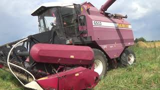 Зерноуборочный Комбайн Полесье Gs-10 Убирает Пшеницу На Приусадебных Участках