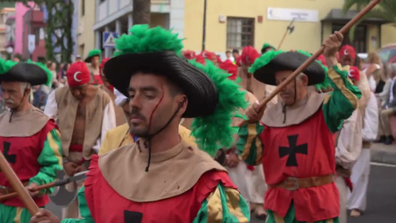 Moros y Cristianos. El Desfile.Los Cristianos traen a los Moros prisioneros de la batalla de Lepanto