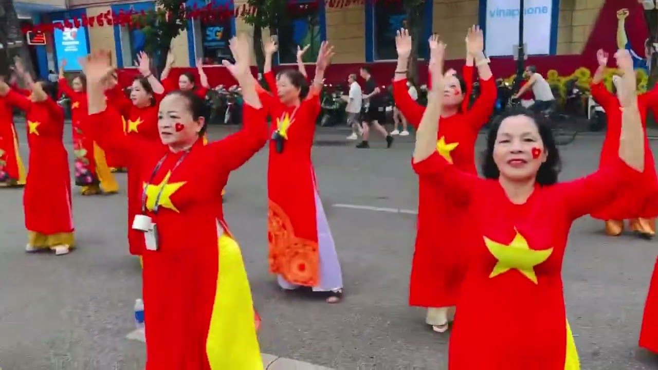 Clbkv Hoàn Kiếm rực rỡ chào mừng ngày Quốc khánh 2/9 