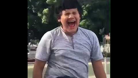 Kid imitates police siren