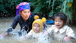 Download Lagu Single Mom and Children Grind corn for chickens \u0026 Harvest River carp to Sell at the Market MP3