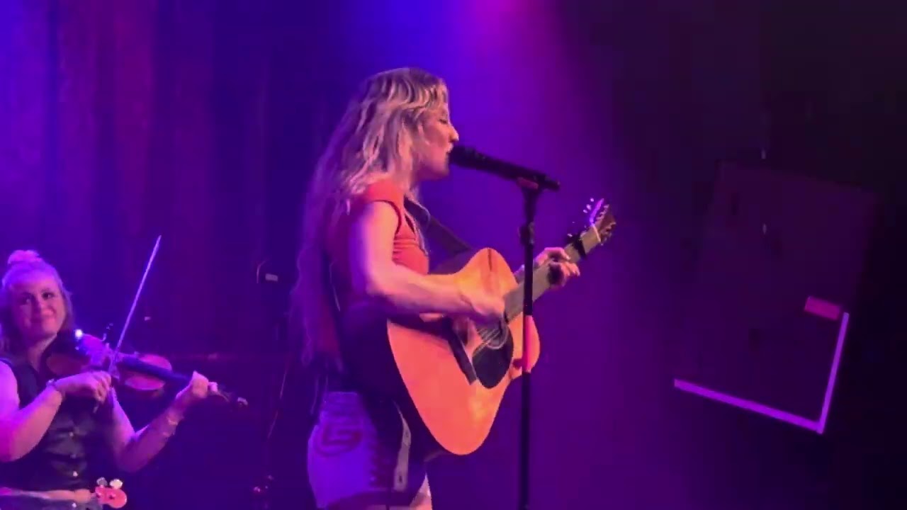 Dasha - King of California (Live @ Melkweg, Amsterdam)