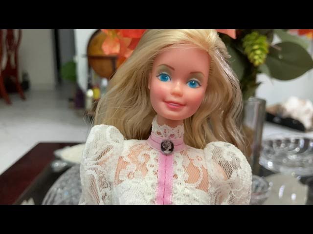 Un hombre destruye accidentalmente un photocall de Barbie por hacerse una  foto - Dexerto