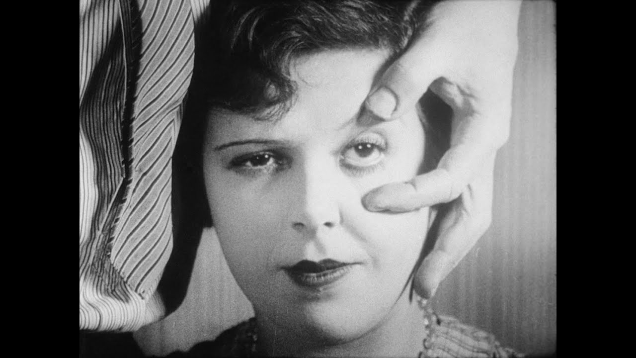 アンダルシアの犬 – (1929) ルイス・ブニュエルとサルバドール・ダリ