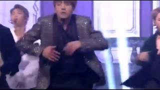 161014 BTS Jungkook's Hand was bleeding during the performance