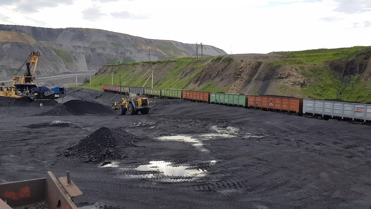 Погрузка угля в вагоны - YouTube