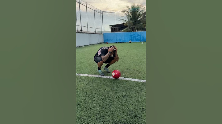 ONDE A BOLA PARAR TEM QUE CHUTAR! ⚽️🚀 #shorts