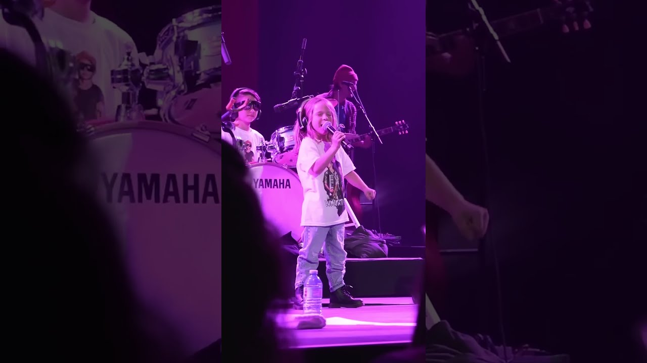  Luminatisuns Played Their First Show For 5 000 People Mystupidheart Walkofftheearth Shorts