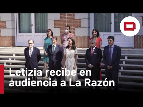 La reina Letizia recibe a una representación del diario La Razón