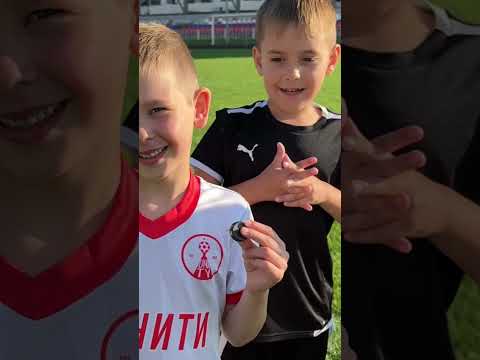 Даже оса ответила, но мы не разобрали. P.s. Тренерам 30—26 #футбол #футболист #тренировка