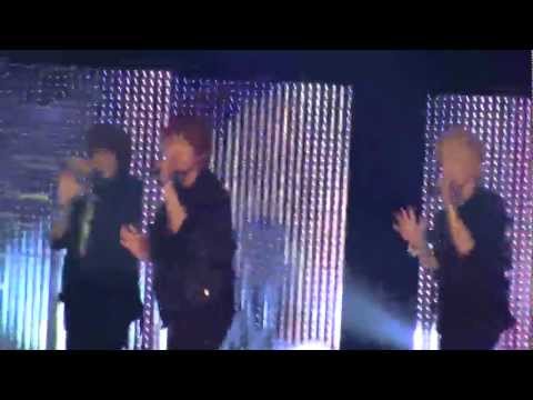 2011 Billboard Kpop Masters 111126 SHINee - Replay [Fancam]