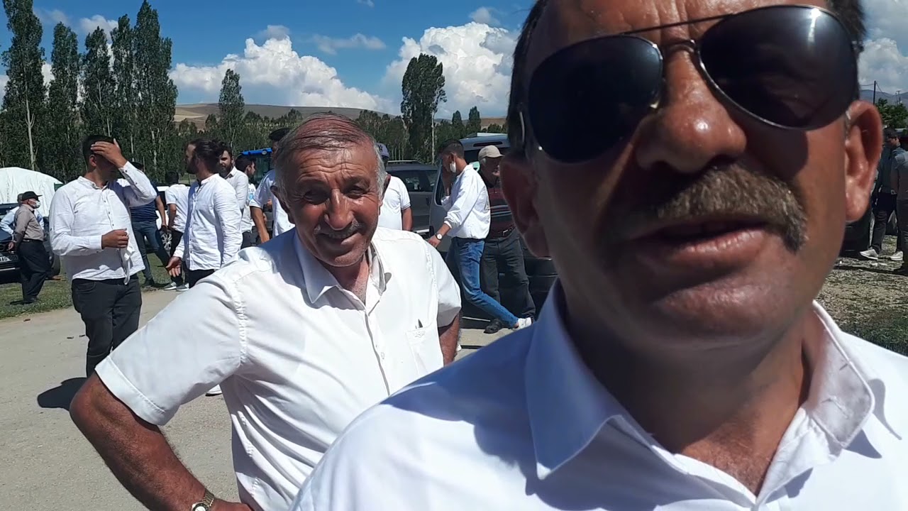GELİNİ SÖĞÜTLÜ KÖYÜNE GETİREN KÖYLÜLER DOYASIYA EĞLENDİ