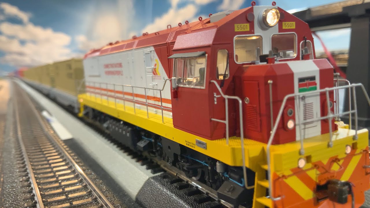 HO Scale Chang Ming Kenya Standard Gauge Railway DF7G on the Container Run From Mombasa to Nirobi