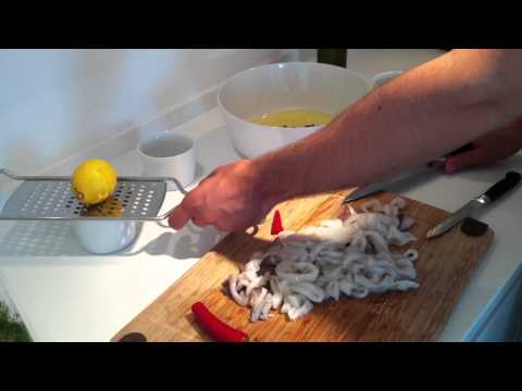 Video: Wie Man Gebratene Calamari Mit Zwiebeln Kocht