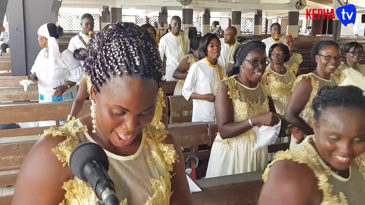 INSTANT DE LOUANGE AVEC LA CHORALE SAINTE CÉCILE DE SAINTE ANNE DE PORT BOUET.