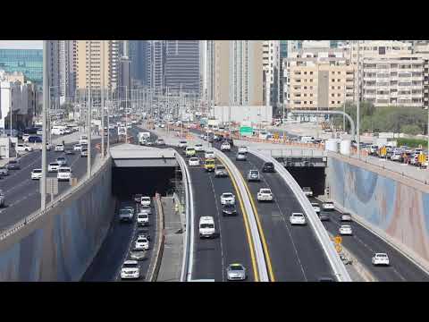 بلدية مدينة أبوظبي تفتتح منحدرا باتجاهين أعلى نفق شارع الشيخ زايد بن سلطان
