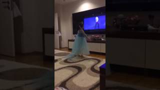 Cansu Elsa Aldırma Performansı