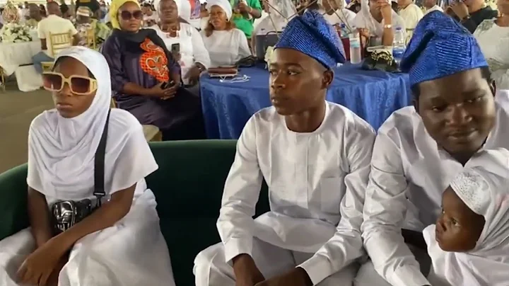 PASUMA, MURPHY AFOLABI’s CHILDREN AND GRAND CHILD  AT THE 8DAYS FIDAU PRAYER FOR LATE MURPHY AFOLABI
