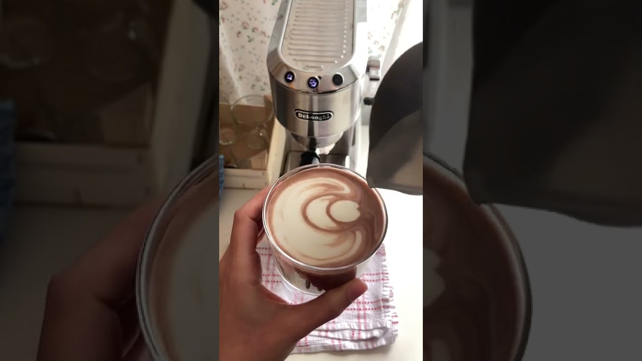 Verter arte latte (tulipán)