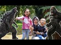 GAWAT 😱 KING KONG MELAWAN GOZILA - Belajar Mengenal Hewan | Ali Vlog