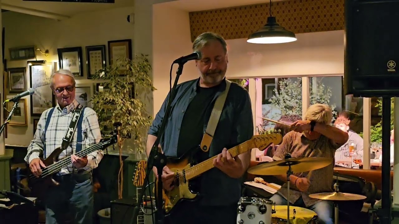 Biscuit Tin Circus. 'Every Breath You Take'   The Snowdon Llandudno. 29/8/25