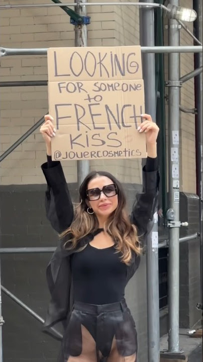 Send this to who you want to FRENCH KISS 💋 #kiss #frenchkiss #newyork #girlwithsign