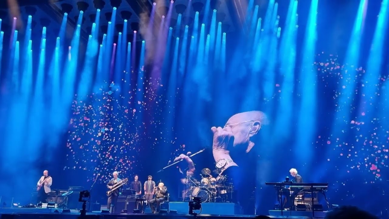 Duchess, Genesis live, Paris, 2022 YouTube