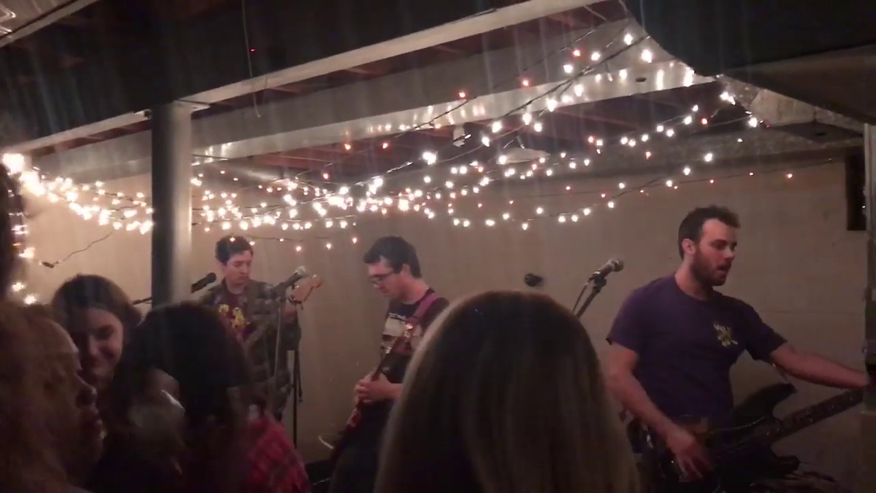 Tiger Castle - Dumpster Full Of Bones (snippet) - Live @ The Upside Down