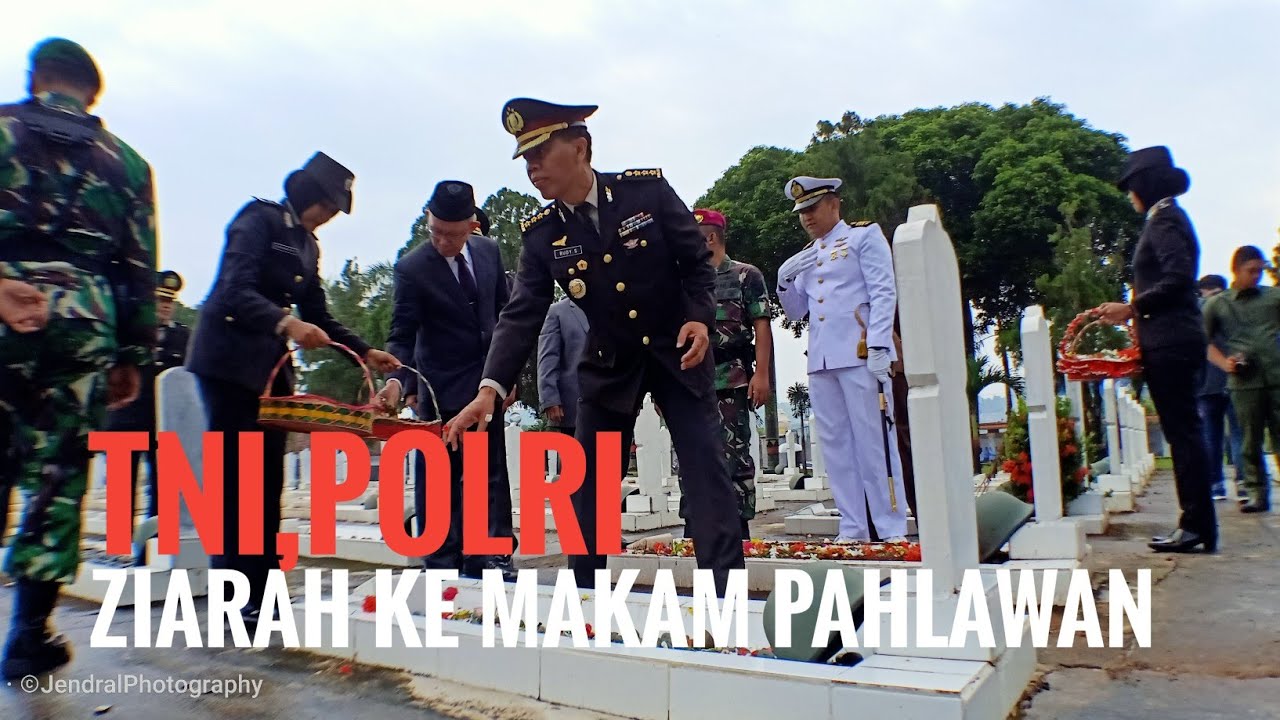 TNI POLRI ZIARAH TAMAN MAKAM PAHLAWAN